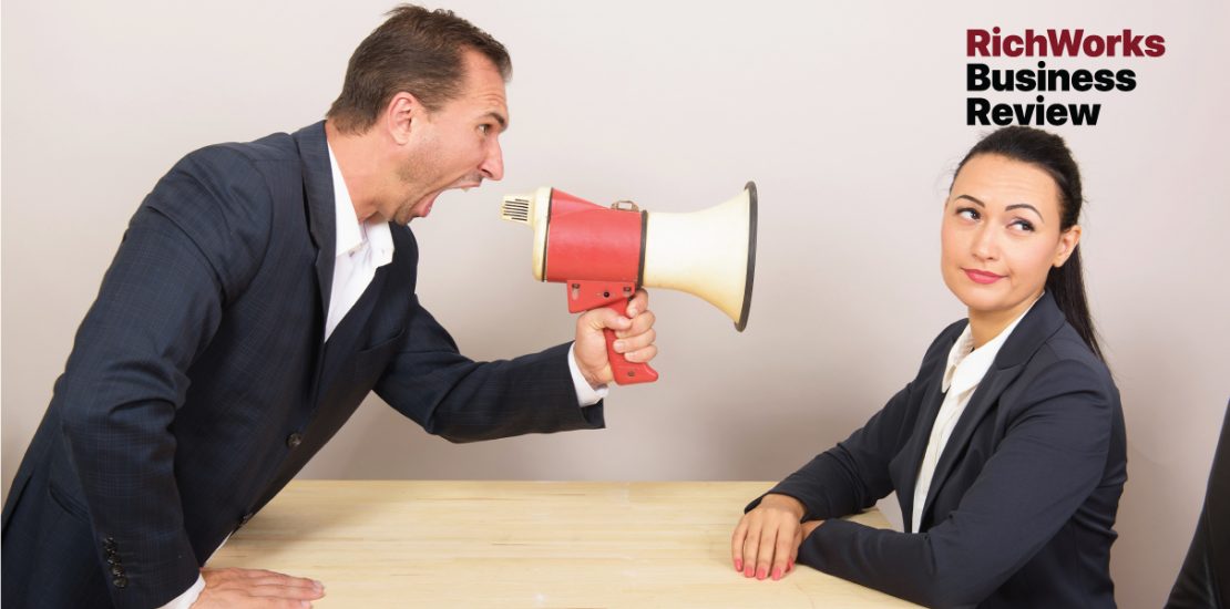 3 Tanda Diri Telah Dikaburi Dengan Sifat Riak & Bongkak