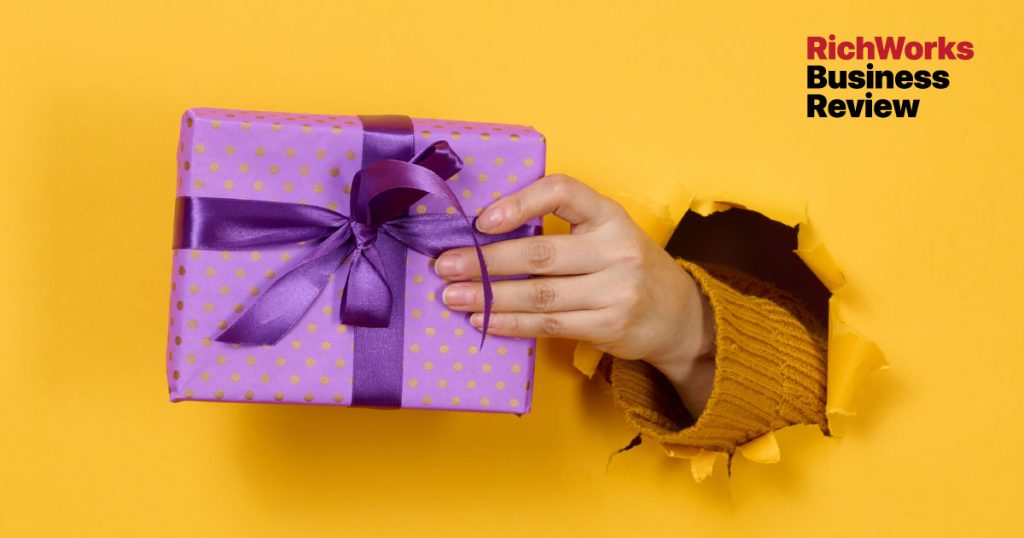 Hadiah, Buat Manusia Saling Mencintai