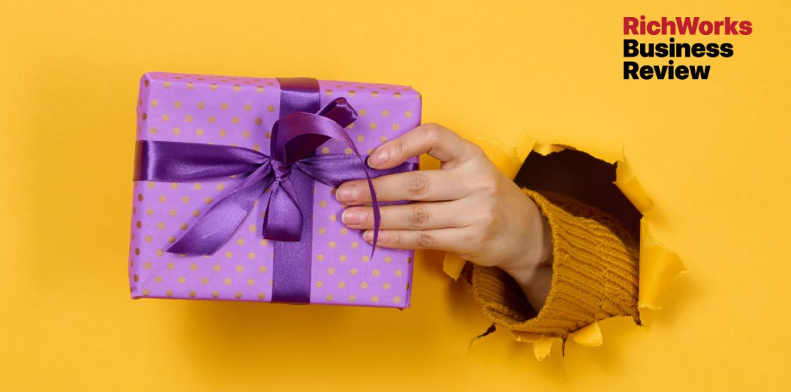 Hadiah, Buat Manusia Saling Mencintai