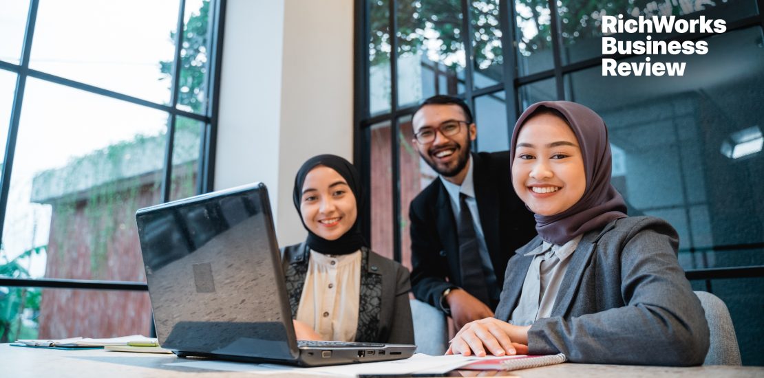 Jadilah Orang Yang Lebih Bahagia Dengan Senyuman!